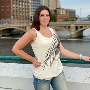 Blouse tank with a leaf